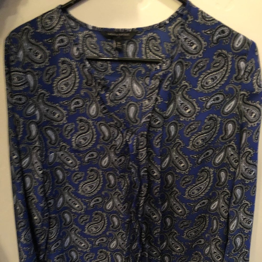 Banana Republic size XS royal blue and black paisley blouse